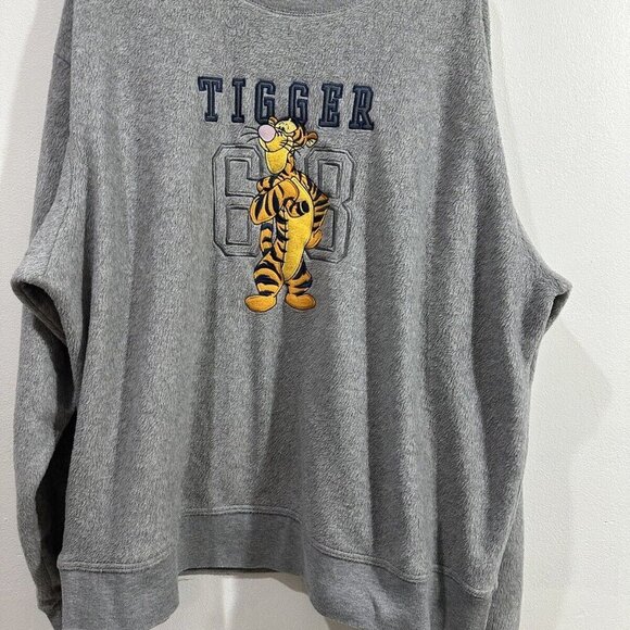 VTG Disney Men's Gray Tigger Embroidered 69 Pullover  Long Sleeve Sweater‎ SZ XL - Picture 1 of 8